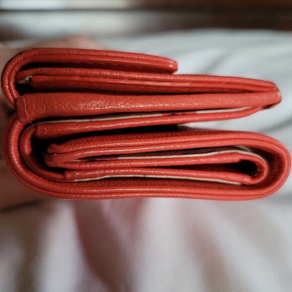 Rare Chanel Limited Edition Coco Mark Lucky Umbrella Compact Wallet Red - Picture 3 of 12